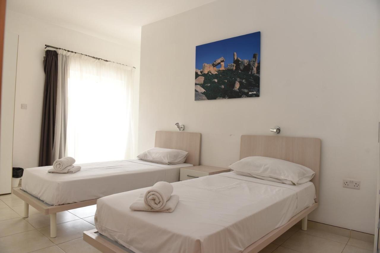 Hortensia 2 Bedroom Apartment St. Paul's Bay Dış mekan fotoğraf